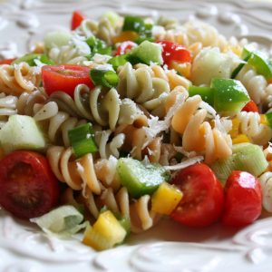 Pasta fredda con feta e pomodorini