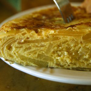 Tortilla de patatas: piatto tradizionale spagnolo