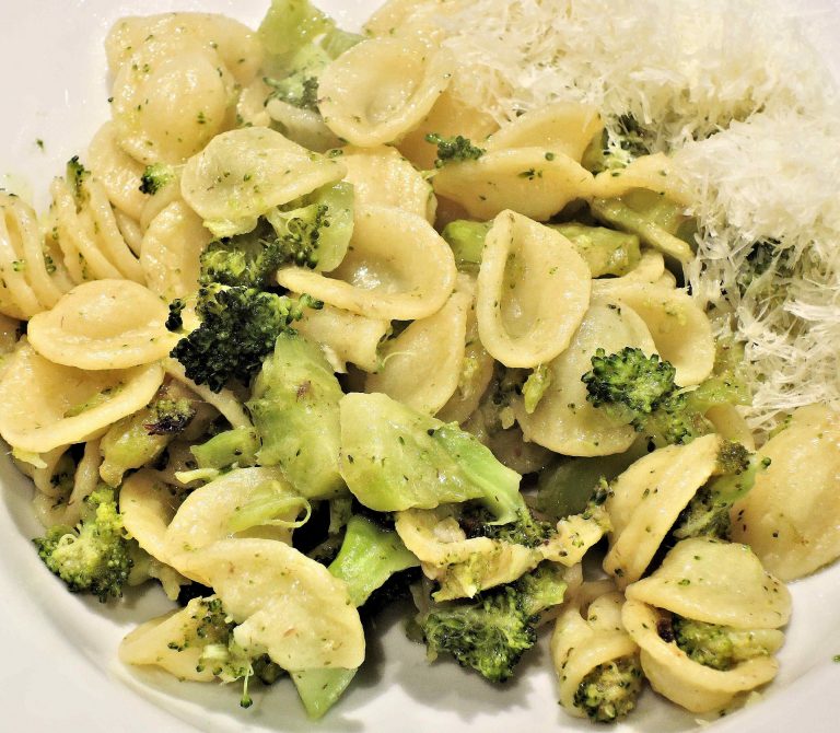 Orecchiette-cime-rapa