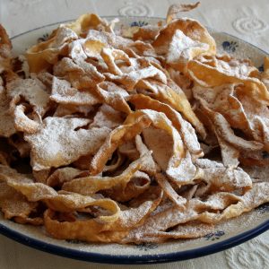 Crostoli Vegani di Carnevale: ricetta, ingredienti e procedimento di cottura