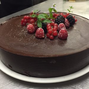 Torta di San Valentino al cioccolato e lamponi