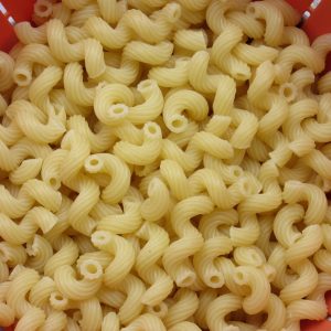 Cavatappi di farro con crema di topinambur e cuori di carciofo trifolati