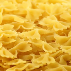 Farfalle con pomodoro, basilico e indivia brasata