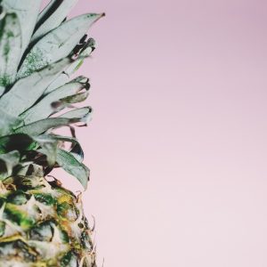 Ananas alla piastra con miele e cannella