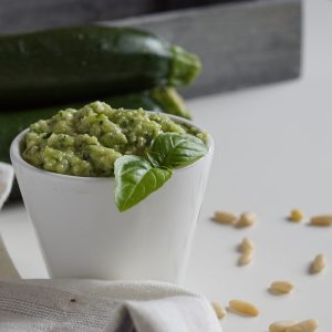 Pesto di zucchine, un condimento gustoso e profumato