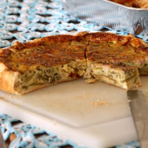 Torta salata con mais, formaggio e peperoni