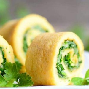 Ricetta estiva del rotolo di frittata farcito