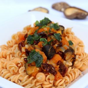 Pasta con zucca, chiodini e pistacchi