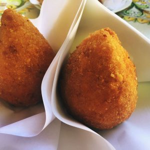 Arancini di riso con rucola e caprino