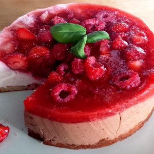 Cheesecake alla banana con frutti di bosco