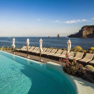 In Sicilia, un piacevole soggiorno al Therasia Resort Sea & Spa nell’isola di Vulcano