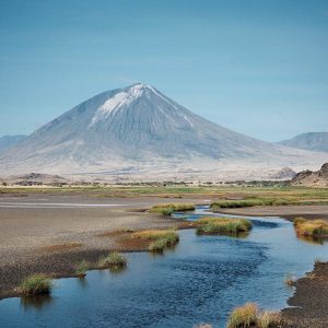 Viaggio in Africa alla scoperta del Lago Natron che dà la vita e che la toglie