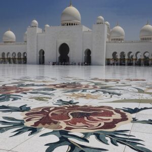 Visitare Abu Dhabi, dalle costruzioni futuristiche ai siti patrimonio UNESCO