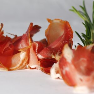 Cestini di prosciutto crudo e pere, per un antipasto “come si deve”