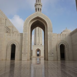 Viaggio in Oman: dalla splendida Muscat all’Oceano Indiano, per cavalcare le onde del mare e le dune di sabbia