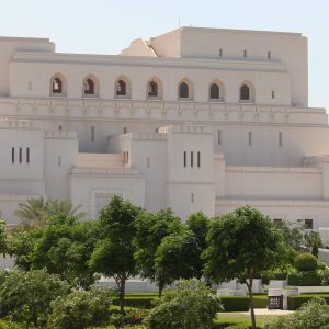 Viaggio in Oman: dalla splendida Muscat all’Oceano Indiano, per cavalcare le onde del mare e le dune di sabbia