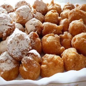 Frittelle di Carnevale con crema pasticcera