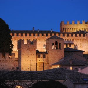 Castello di Gradara, un luogo affascinante, ricco di storia e sfondo di racconti misteriosi