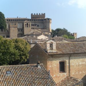 Castello di Gradara, un luogo affascinante, ricco di storia e sfondo di racconti misteriosi