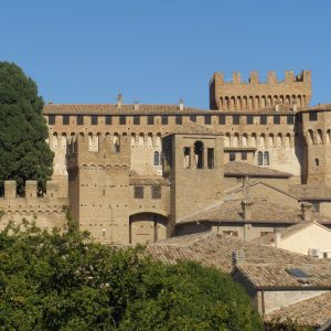 Castello di Gradara, un luogo affascinante, ricco di storia e sfondo di racconti misteriosi