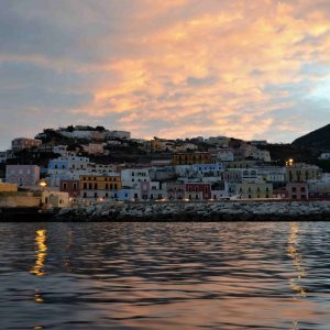 Isola di Palmarola, oasi naturale per chi ama immersioni e vela