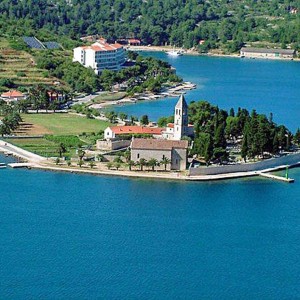 Vacanze in Croazia, l’Isola di Vis e la Grotta Azzurra