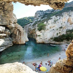 Vacanze in Croazia, l’Isola di Vis e la Grotta Azzurra