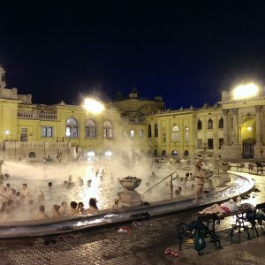 Budapest, fuga alle Terme Széchenyi: il centro più grande d’Europa