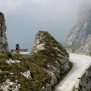 Sulle-ex-strade-militari-del-Marguareis-nel-1°-giorno-Via-del-sale-da-Limone-Piemonte