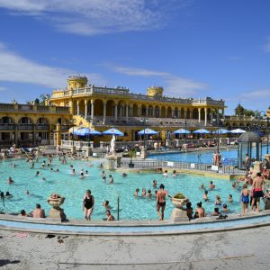 Budapest, fuga alle Terme Széchenyi: il centro più grande d’Europa