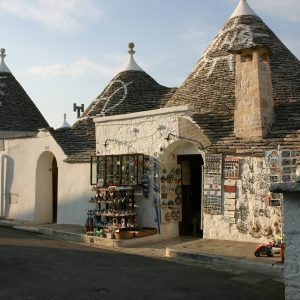 Dormire in Puglia, tra trulli, monasteri e masserie, vicino a spiagge più belle