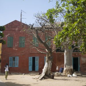 L’isola di Gorée, tra viuzze color pastello e la Casa degli Schiavi