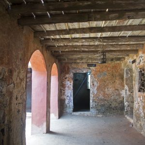 L’isola di Gorée, tra viuzze color pastello e la Casa degli Schiavi