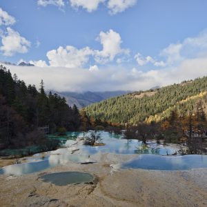 Cina: lo spettacolo di Huanglong nel Parco Nazionale di Jiuzhaigou