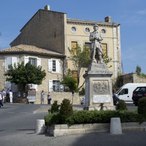 L’antico borgo di Gordes, come un balcone sulla Provenza