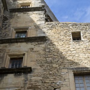 L’antico borgo di Gordes, come un balcone sulla Provenza