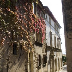 L’antico borgo di Gordes, come un balcone sulla Provenza