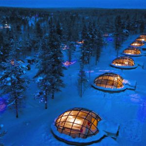 Dormire in un igloo per vedere l’aurora boreale in Finlandia