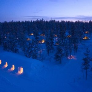 Dormire in un igloo per vedere l’aurora boreale in Finlandia