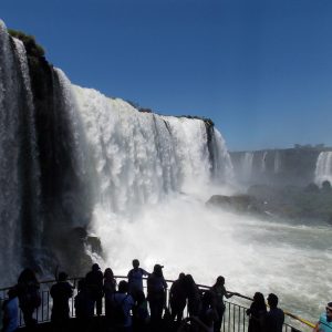 Le cascate di Iguazù, al confine tra Argentina e Brasile