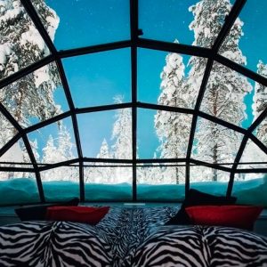 Dormire in un igloo per vedere l’aurora boreale in Finlandia