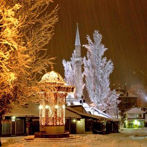 Sciare sulle piste olimpiche di Sarajevo in Bosnia