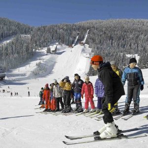 Sciare sulle piste olimpiche di Sarajevo in Bosnia