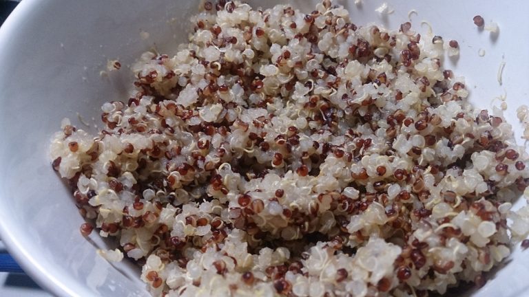 Cavolfiore arrosto con quinoa e crema di ceci