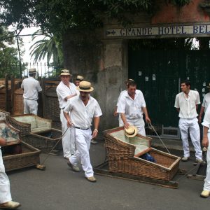 La località di Monte è nota anche come località dei carretti: da qui partono i tradizionali Carros de Cesto, dei carretti di vimini montati su pattini di legno, che due uomini chiamati 