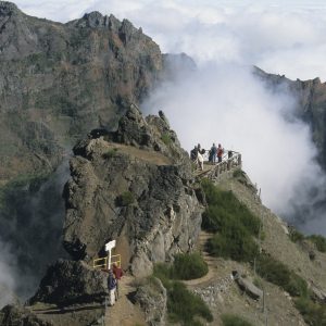 A Pico do Adeiro è possibile avventurarsi in un percorso a stretto contatto con la natura e le bellezze paesaggistiche del posto