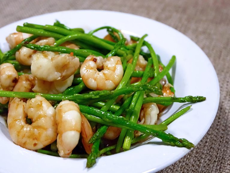 Ricetta con asparagi e gamberetti al limone