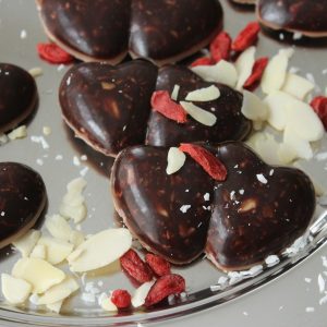 Cioccolatini vegani alle bacche di Goji e mandorle