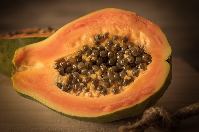 Insalata di papaya e avocado.