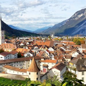 La Valle degli Orologi in Svizzera: tra natura, sapori e tradizioni